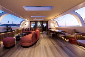 Read more about the article Unterboden für Yacht-Verbunddecks