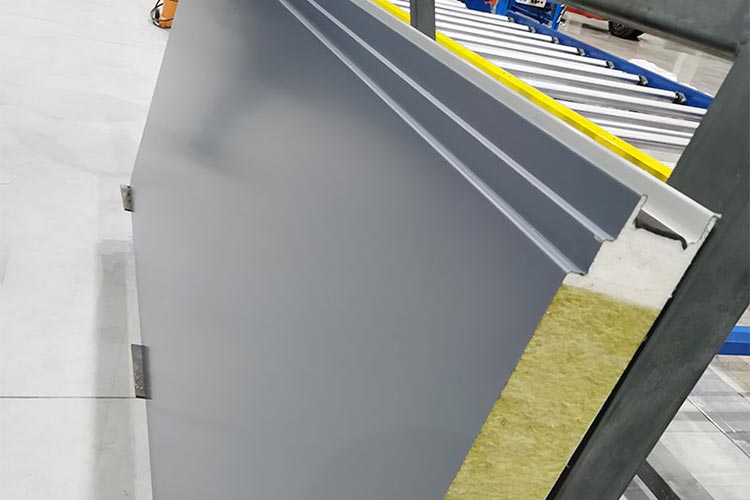 Polyurethane sandwich panels