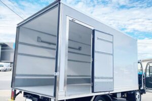 Read more about the article Luton-Kastenaufbau-Paneele