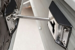 Read more about the article Türfeststeller für Lkw und Anhänger