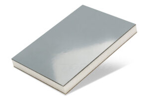 Read more about the article 22-mm-Sandwichpaneele mit PET-Schaumkern und Deckschichten aus GFK mit spiegelglattem Gelcoat für Wohnwagenaufbauten