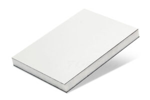 Read more about the article Sandwichpaneele mit matter CFRT-Deckschicht und PET-Schaumkern für Kofferaufbauten von Lkw und Anhängern